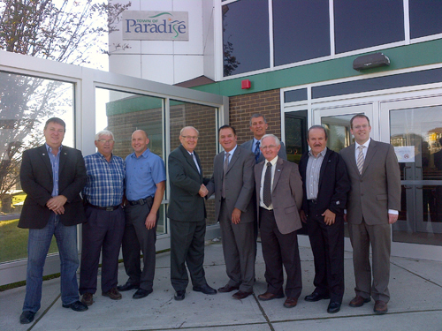 The Honourable Kevin O’Brien, Minister of Municipal Affairs, announced infrastructure funding today at Paradise Town Council Office. Minister O’Brien was joined by the Honourable Paul Davis, Minister of Service NL and MHA for Topsail; David Brazil, MHA for Conception Bay East-Bell Island; Steve Kent, MHA for Mount Pearl North; Ralph Wiseman, Mayor of Paradise, and councillors.